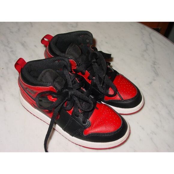 2020 Nike Air Jordan Retro 1 "Banned" Black/Red Toddler Shoes Size 9 - Picture 1 of 8